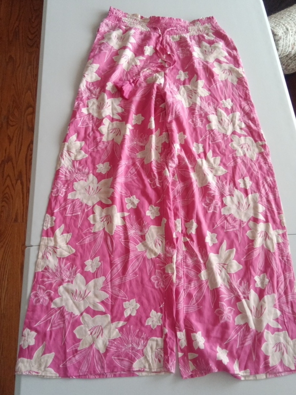 Roxy Pink Wide-Leg Floral Pants with Cream Blooms